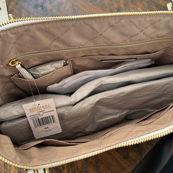 MK Purse - Picture 5 of 6